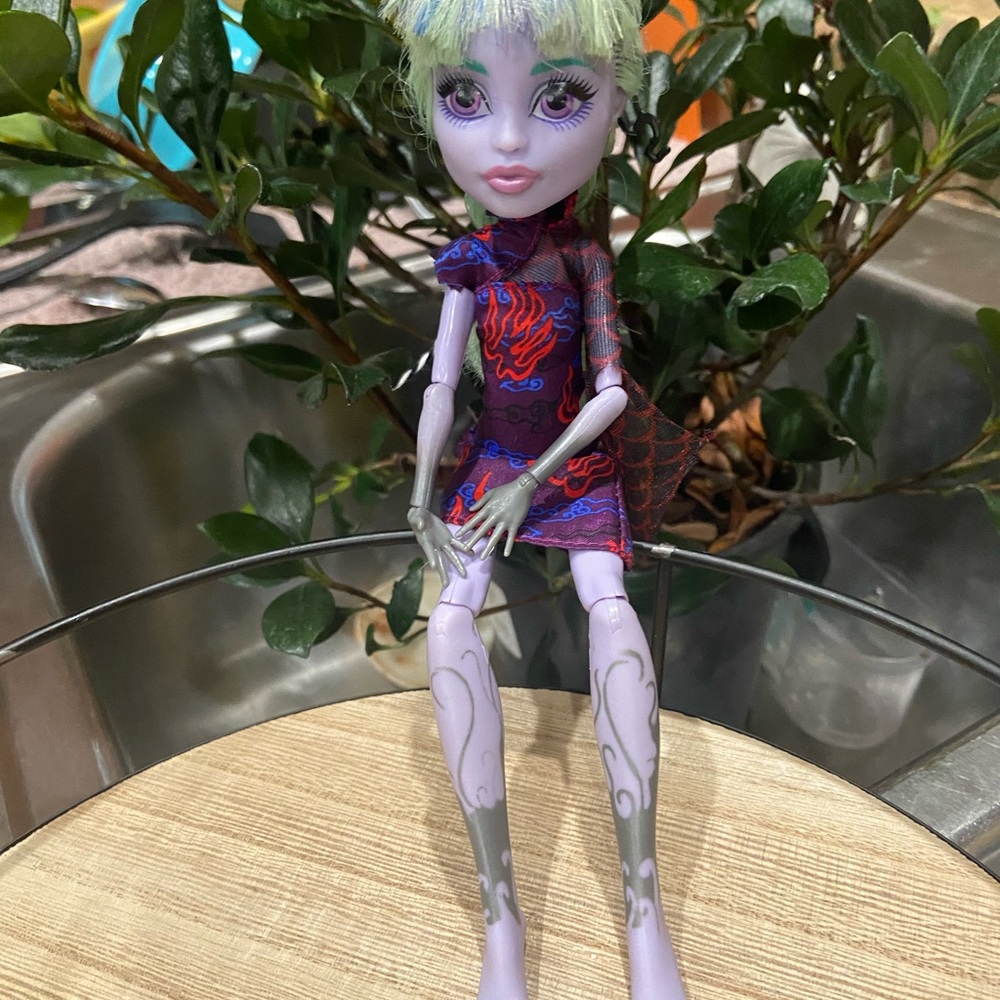 2012 monster high doll with clothes-no shoes